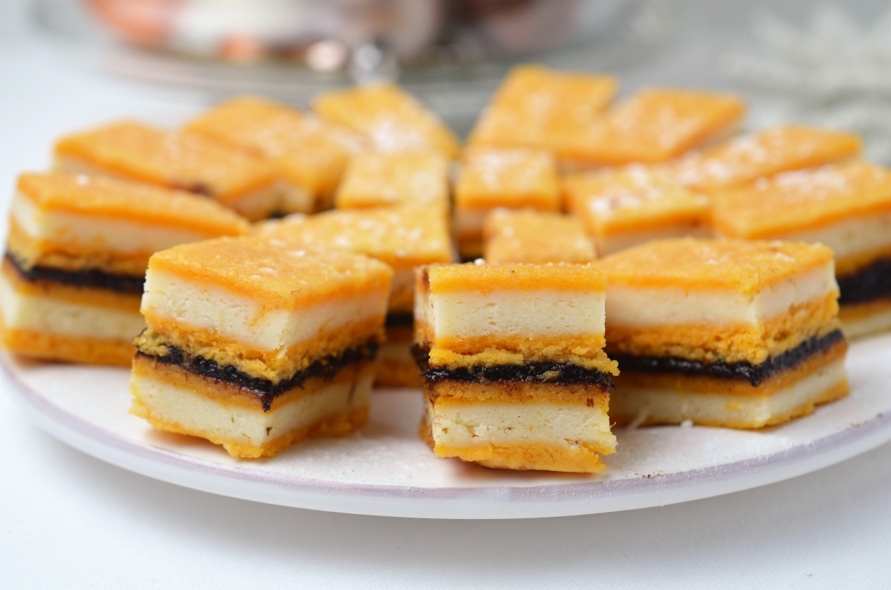 Prajitura cu foi cu suc de rosii